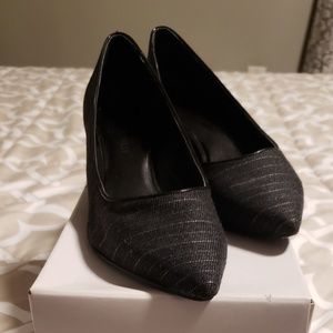 Kitten heel pumps